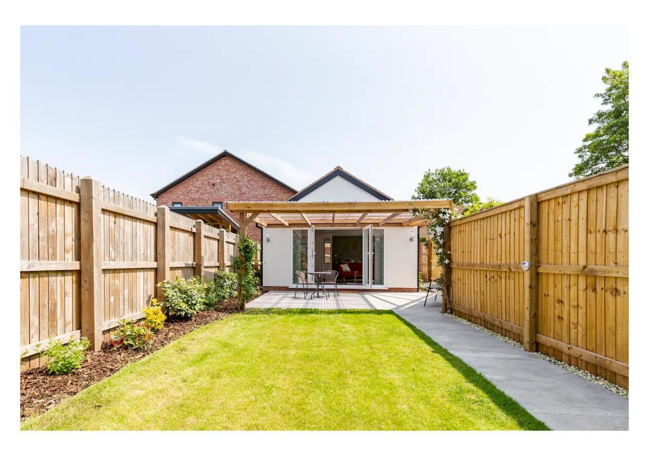Charming Chester Studio With Private Garden & Free Parking Exterior photo