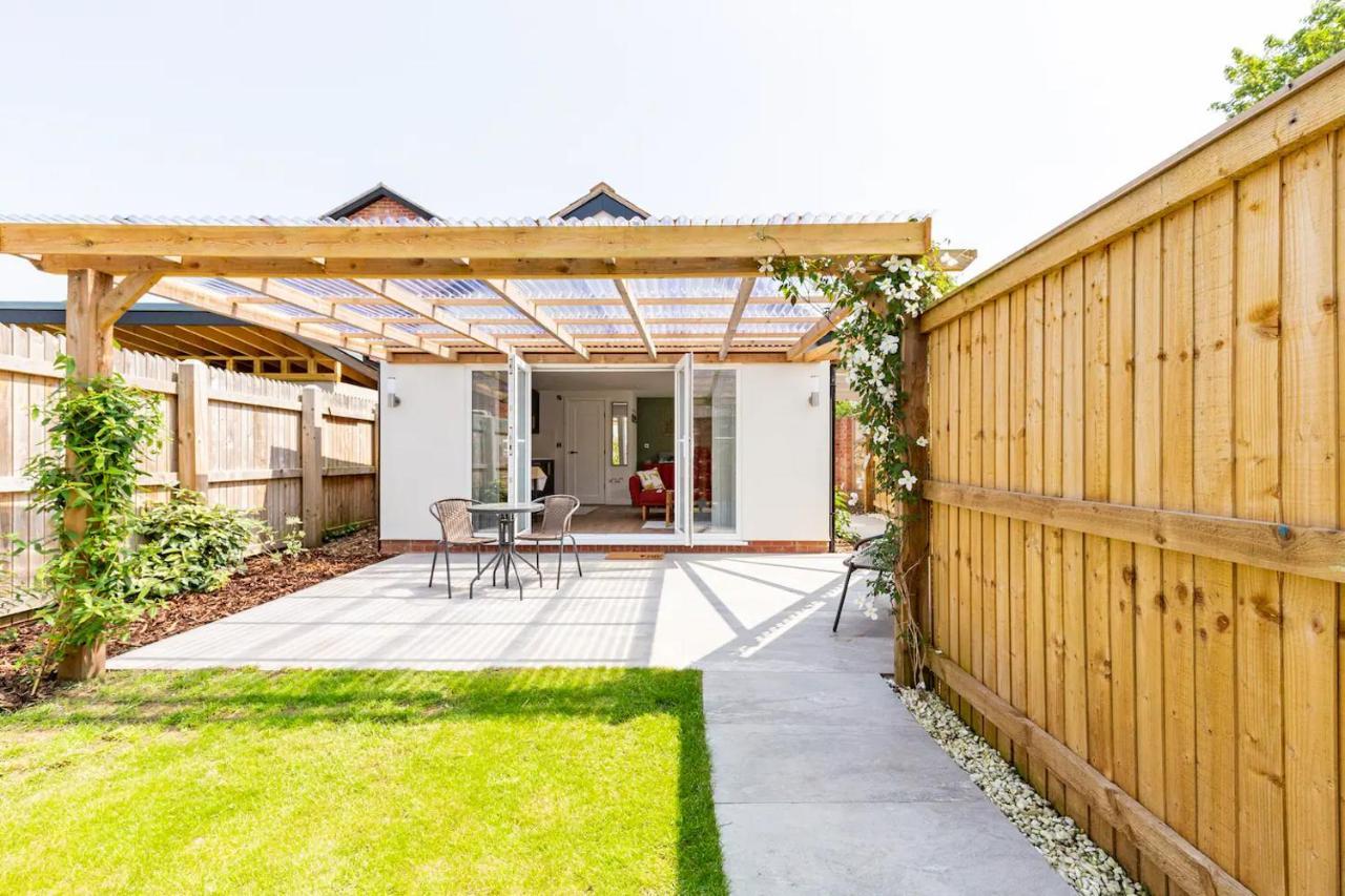 Charming Chester Studio With Private Garden & Free Parking Exterior photo